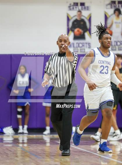 Thumbnail 1 in Central vs. Monroe City (MSHSAA Class 3 Quarterfinal) photogallery.