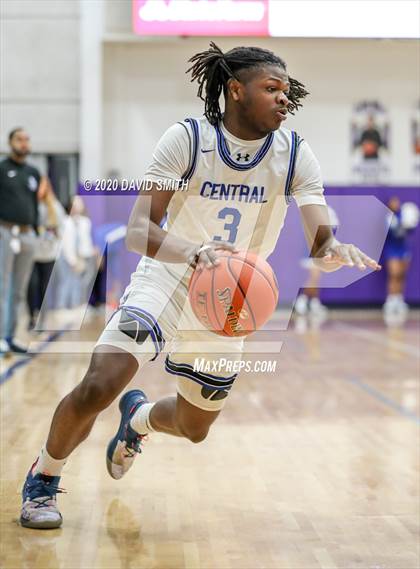 Thumbnail 1 in Central vs. Monroe City (MSHSAA Class 3 Quarterfinal) photogallery.