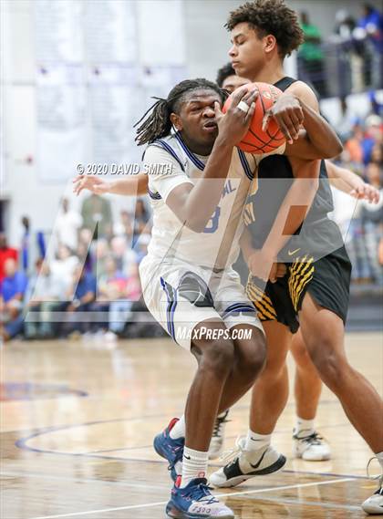 Thumbnail 2 in Central vs. Monroe City (MSHSAA Class 3 Quarterfinal) photogallery.