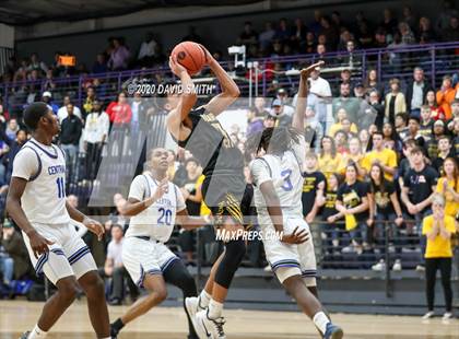 Thumbnail 2 in Central vs. Monroe City (MSHSAA Class 3 Quarterfinal) photogallery.