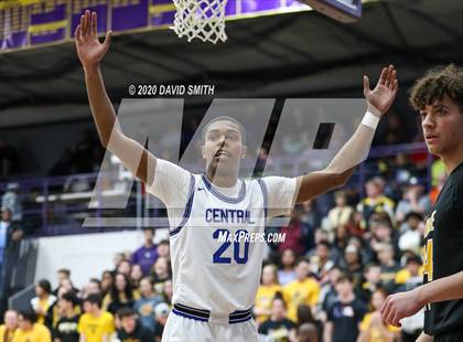 Thumbnail 2 in Central vs. Monroe City (MSHSAA Class 3 Quarterfinal) photogallery.