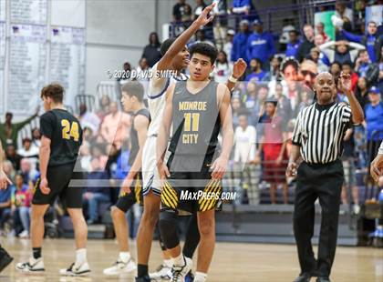 Thumbnail 1 in Central vs. Monroe City (MSHSAA Class 3 Quarterfinal) photogallery.