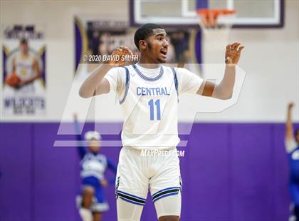 Thumbnail 1 in Central vs. Monroe City (MSHSAA Class 3 Quarterfinal) photogallery.