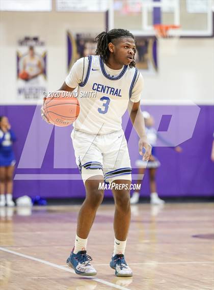 Thumbnail 2 in Central vs. Monroe City (MSHSAA Class 3 Quarterfinal) photogallery.