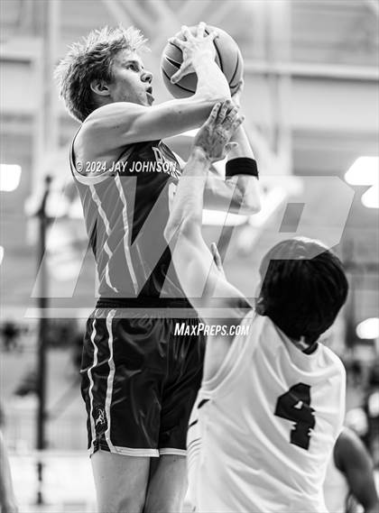 Thumbnail 3 in Perry vs Central Catholic (Les Schwab Invitational) photogallery.