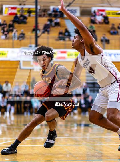 Thumbnail 2 in Perry vs Central Catholic (Les Schwab Invitational) photogallery.
