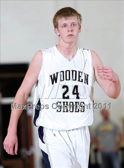 Thumbnail 1 in Teutopolis vs. Pittsfield (IHSA Class 2A Super-Sectional) photogallery.