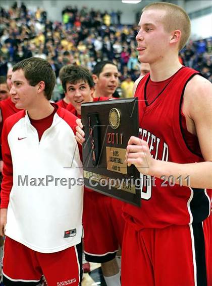 Thumbnail 1 in Teutopolis vs. Pittsfield (IHSA Class 2A Super-Sectional) photogallery.