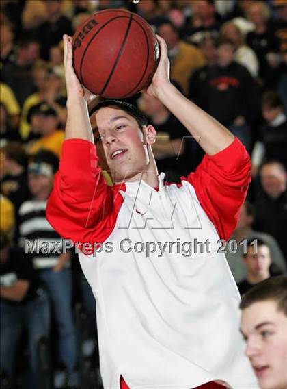 Thumbnail 2 in Teutopolis vs. Pittsfield (IHSA Class 2A Super-Sectional) photogallery.