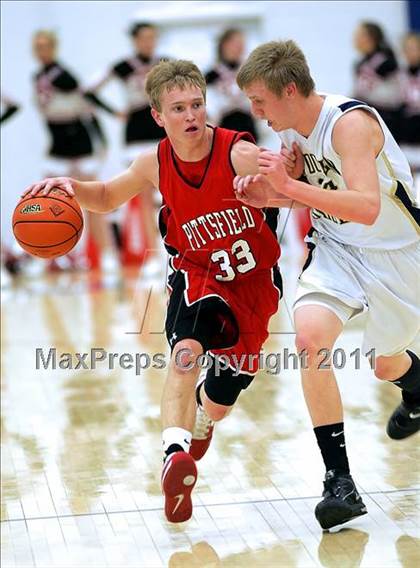 Thumbnail 1 in Teutopolis vs. Pittsfield (IHSA Class 2A Super-Sectional) photogallery.