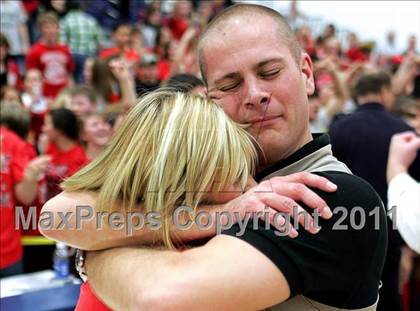 Thumbnail 1 in Teutopolis vs. Pittsfield (IHSA Class 2A Super-Sectional) photogallery.