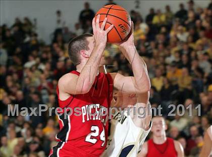 Thumbnail 3 in Teutopolis vs. Pittsfield (IHSA Class 2A Super-Sectional) photogallery.