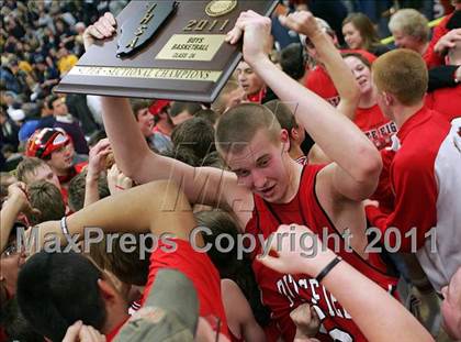 Thumbnail 2 in Teutopolis vs. Pittsfield (IHSA Class 2A Super-Sectional) photogallery.