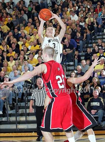 Thumbnail 1 in Teutopolis vs. Pittsfield (IHSA Class 2A Super-Sectional) photogallery.