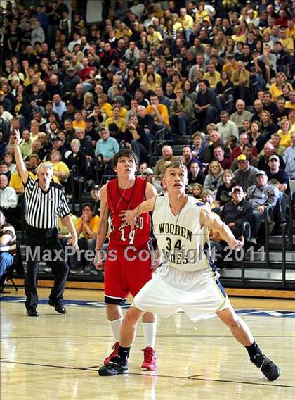 Thumbnail 2 in Teutopolis vs. Pittsfield (IHSA Class 2A Super-Sectional) photogallery.