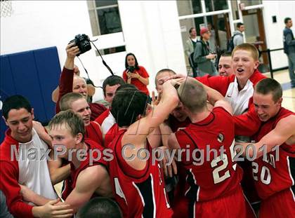 Thumbnail 1 in Teutopolis vs. Pittsfield (IHSA Class 2A Super-Sectional) photogallery.