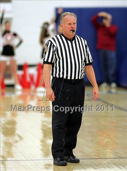 Thumbnail 3 in Teutopolis vs. Pittsfield (IHSA Class 2A Super-Sectional) photogallery.