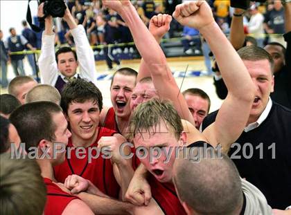 Thumbnail 3 in Teutopolis vs. Pittsfield (IHSA Class 2A Super-Sectional) photogallery.