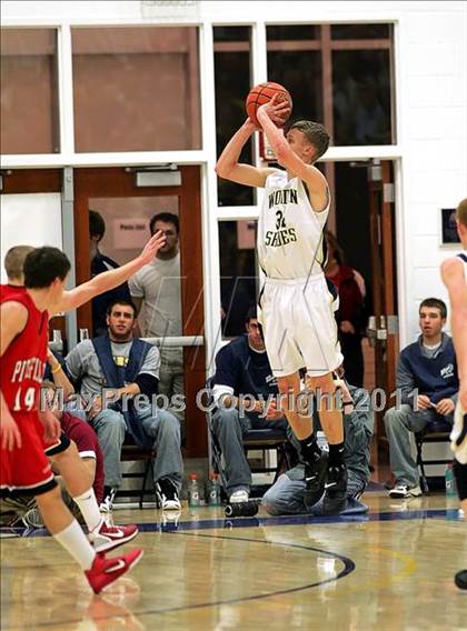 Thumbnail 2 in Teutopolis vs. Pittsfield (IHSA Class 2A Super-Sectional) photogallery.
