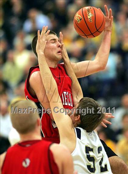 Thumbnail 3 in Teutopolis vs. Pittsfield (IHSA Class 2A Super-Sectional) photogallery.