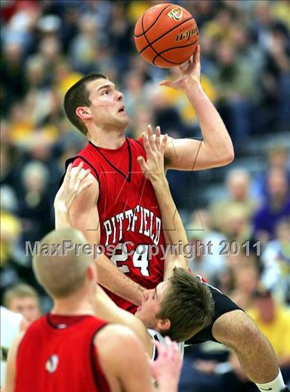 Thumbnail 1 in Teutopolis vs. Pittsfield (IHSA Class 2A Super-Sectional) photogallery.