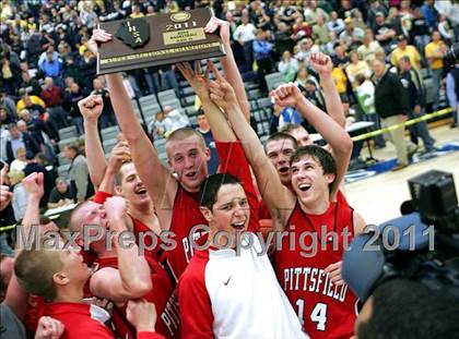 Thumbnail 2 in Teutopolis vs. Pittsfield (IHSA Class 2A Super-Sectional) photogallery.