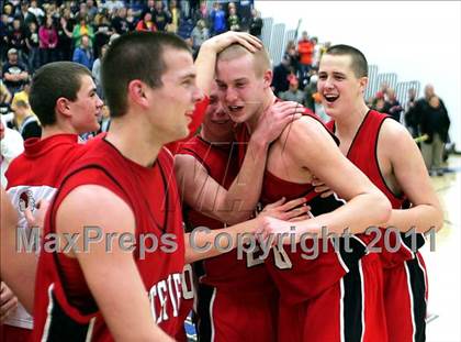 Thumbnail 2 in Teutopolis vs. Pittsfield (IHSA Class 2A Super-Sectional) photogallery.