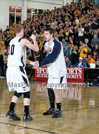 Thumbnail 3 in Teutopolis vs. Pittsfield (IHSA Class 2A Super-Sectional) photogallery.