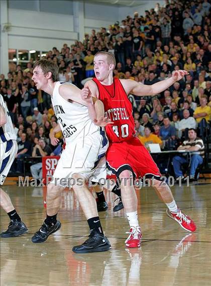Thumbnail 3 in Teutopolis vs. Pittsfield (IHSA Class 2A Super-Sectional) photogallery.