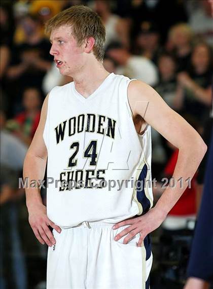 Thumbnail 3 in Teutopolis vs. Pittsfield (IHSA Class 2A Super-Sectional) photogallery.