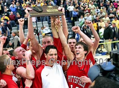 Thumbnail 3 in Teutopolis vs. Pittsfield (IHSA Class 2A Super-Sectional) photogallery.