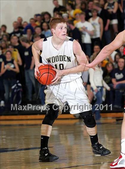 Thumbnail 2 in Teutopolis vs. Pittsfield (IHSA Class 2A Super-Sectional) photogallery.