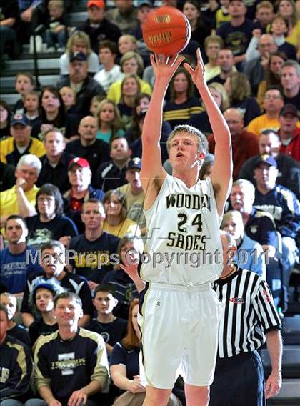 Thumbnail 3 in Teutopolis vs. Pittsfield (IHSA Class 2A Super-Sectional) photogallery.