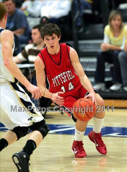 Thumbnail 3 in Teutopolis vs. Pittsfield (IHSA Class 2A Super-Sectional) photogallery.