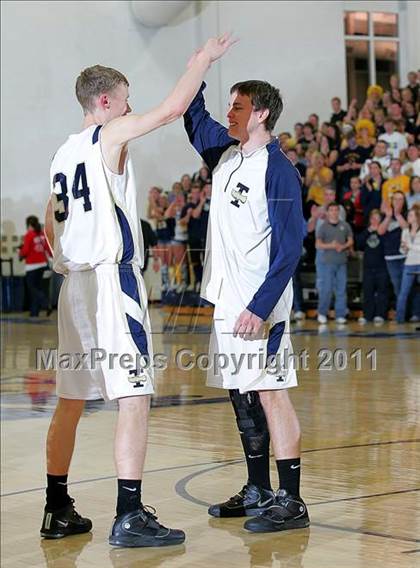 Thumbnail 1 in Teutopolis vs. Pittsfield (IHSA Class 2A Super-Sectional) photogallery.
