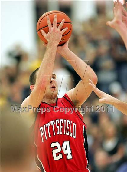 Thumbnail 2 in Teutopolis vs. Pittsfield (IHSA Class 2A Super-Sectional) photogallery.