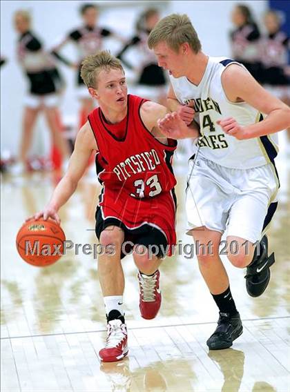 Thumbnail 2 in Teutopolis vs. Pittsfield (IHSA Class 2A Super-Sectional) photogallery.
