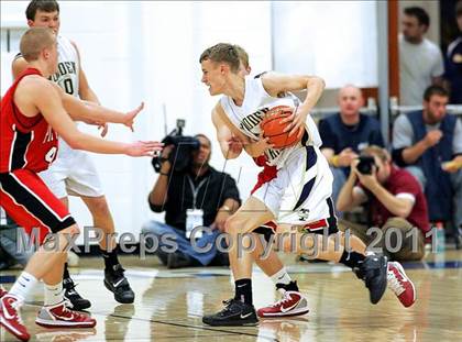 Thumbnail 1 in Teutopolis vs. Pittsfield (IHSA Class 2A Super-Sectional) photogallery.