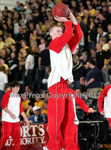 Thumbnail 3 in Teutopolis vs. Pittsfield (IHSA Class 2A Super-Sectional) photogallery.