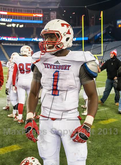 Thumbnail 2 in Tewksbury Memorial vs. Plymouth South (MIAA Division 3 Final) photogallery.