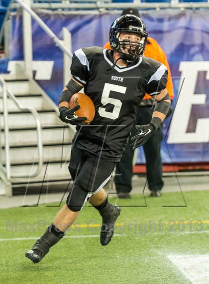 Thumbnail 2 in Tewksbury Memorial vs. Plymouth South (MIAA Division 3 Final) photogallery.
