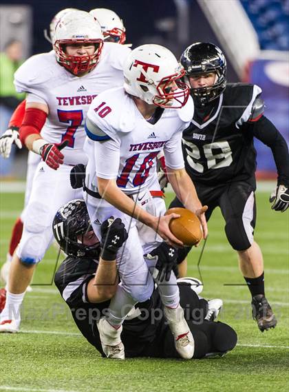 Thumbnail 3 in Tewksbury Memorial vs. Plymouth South (MIAA Division 3 Final) photogallery.