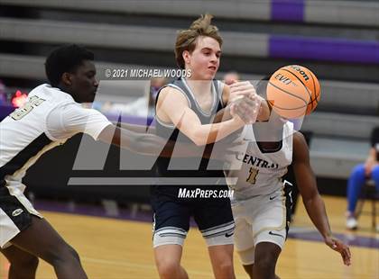 Thumbnail 2 in Central vs. Bentonville West (AAA 6A Second Round Playoff) photogallery.