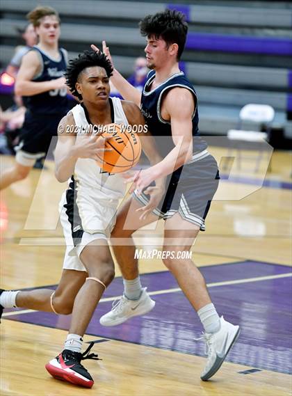Thumbnail 3 in Central vs. Bentonville West (AAA 6A Second Round Playoff) photogallery.