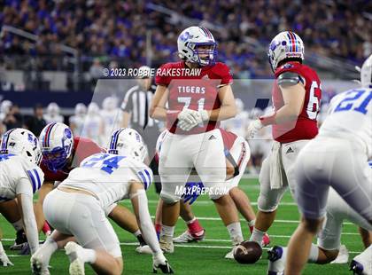Thumbnail 1 in Tidehaven vs. Gunter (UIL 3A D2 Football Final) photogallery.