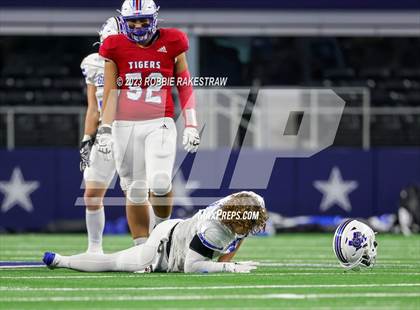 Thumbnail 2 in Tidehaven vs. Gunter (UIL 3A D2 Football Final) photogallery.