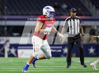 Thumbnail 3 in Tidehaven vs. Gunter (UIL 3A D2 Football Final) photogallery.