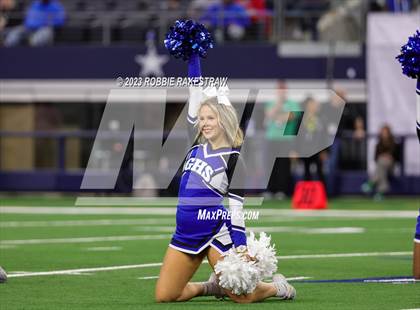 Thumbnail 2 in Tidehaven vs. Gunter (UIL 3A D2 Football Final) photogallery.