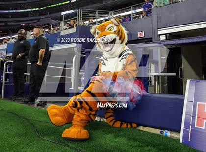 Thumbnail 2 in Tidehaven vs. Gunter (UIL 3A D2 Football Final) photogallery.