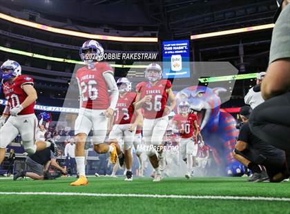 Thumbnail 2 in Tidehaven vs. Gunter (UIL 3A D2 Football Final) photogallery.